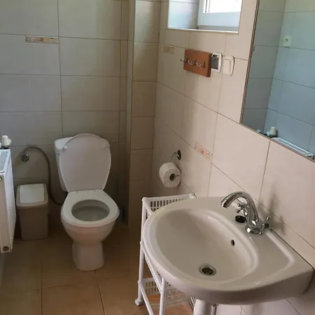 Pokoje Goscinne Pod Debem