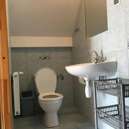 Pokoje Goscinne Pod Debem