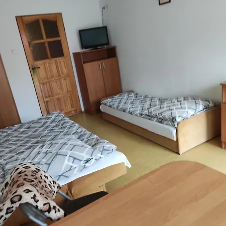 Pokoje Goscinne Pod Debem Vendégház